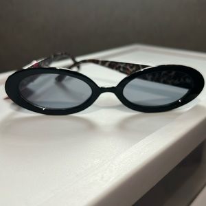 🖤🤎Betsey Johnson Sunnies 🖤🤎